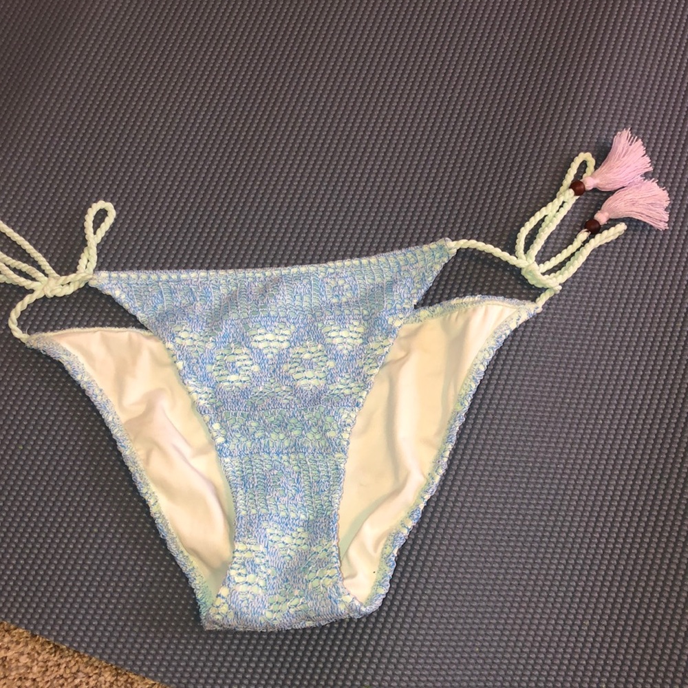Bikini bottom VS
